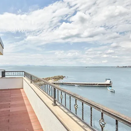 アパート 3bd Paradise With A Stunning View With Parking By Flat Mаnаger ネセバル