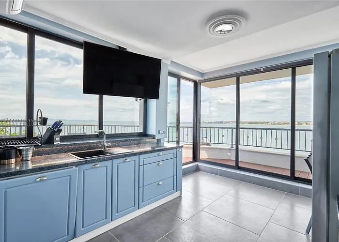 3bd Paradise With A Stunning View With Parking By Flat Mаnаger Apartmán